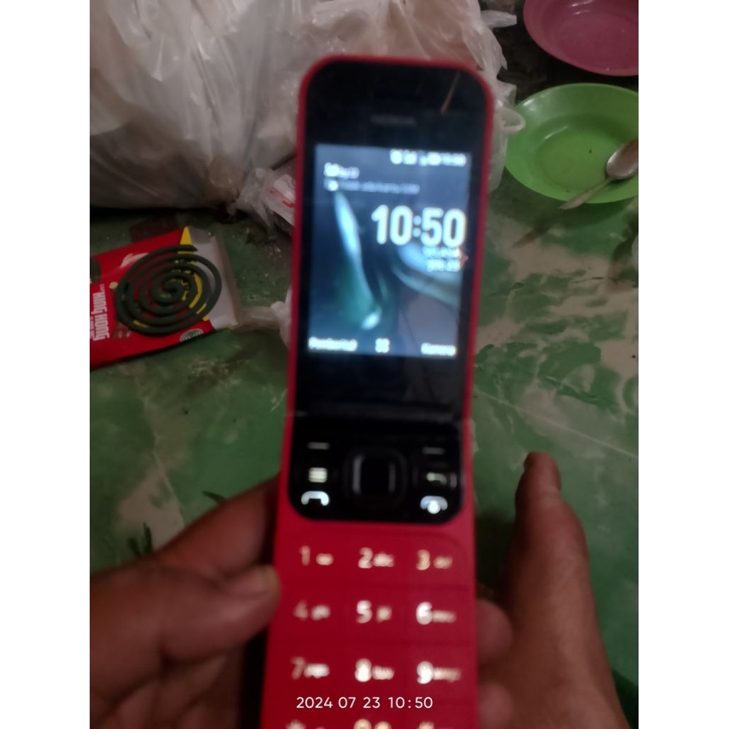HP Nokia 2720 Flip Merah - Dual SIM, Baterai Tahan Lama, Desain Flip Klasik