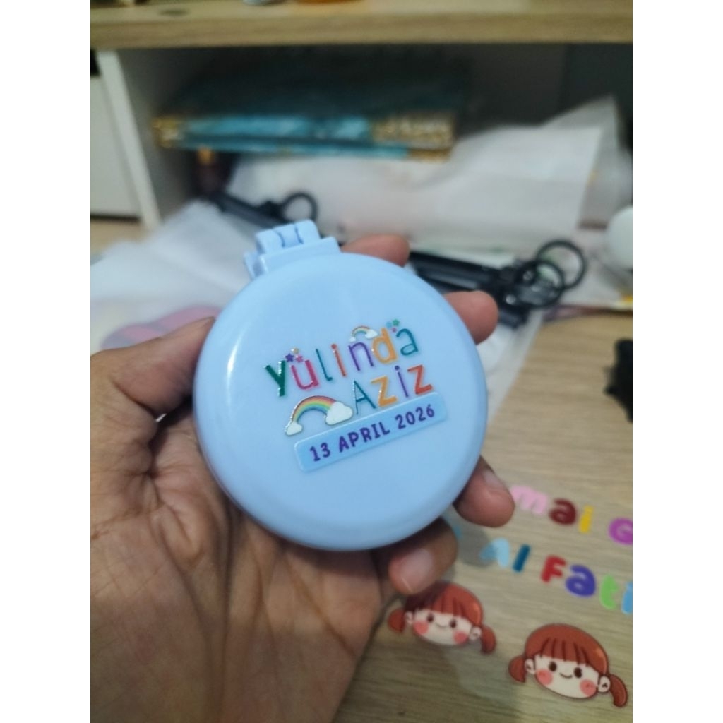 Souvenir Bermanfaat Sisir Kaca Lucu
