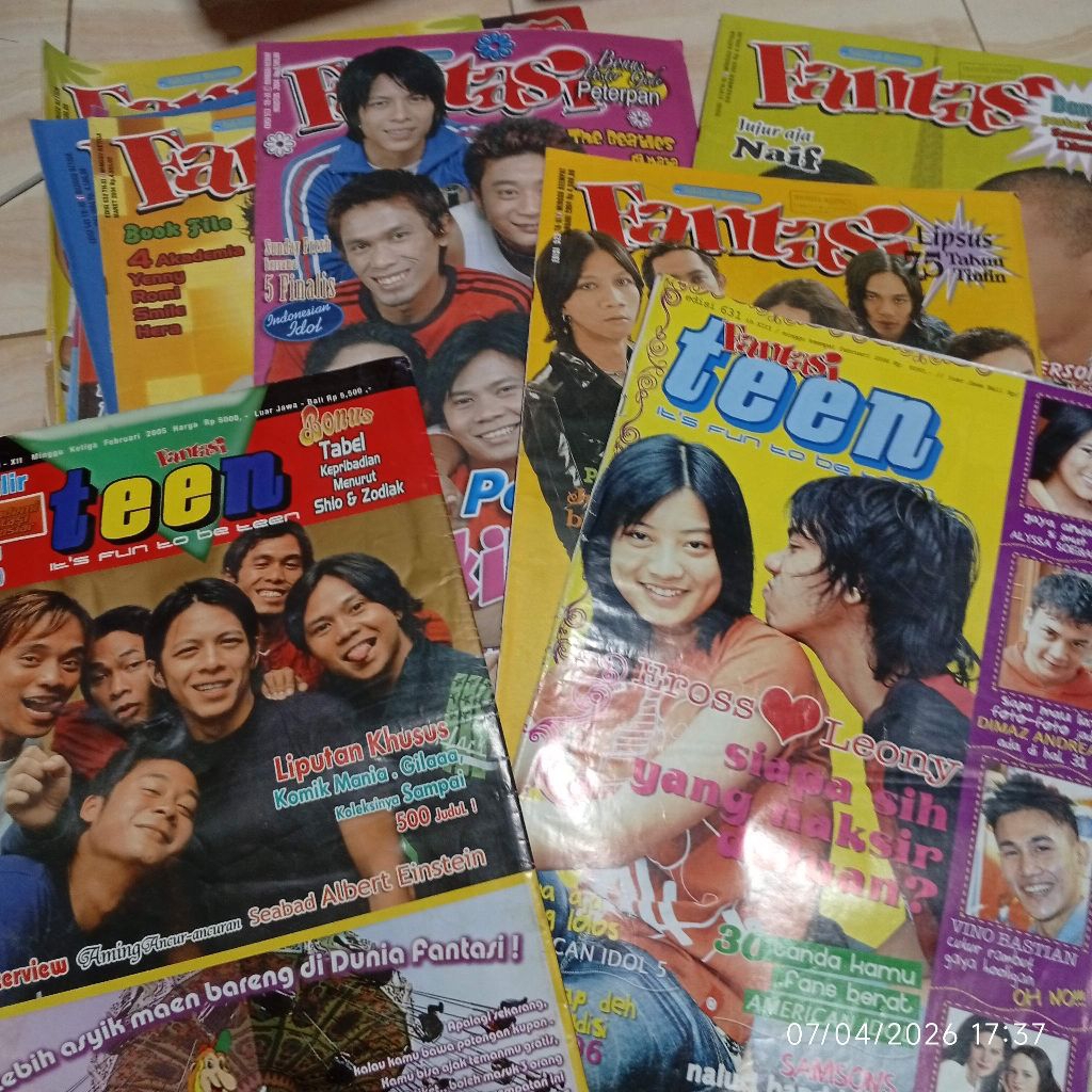 TABLOID FANTASI REMAJA TEEN POSTER TIDAK ADA