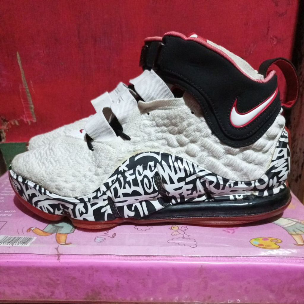 sepatu second nike Lebron 17 size 44