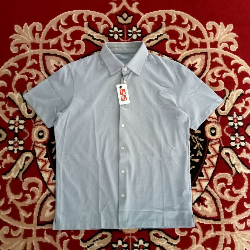 Uniqlo Airism Light Blue Kemeja Lengan Pendek Polos Biru Muda
