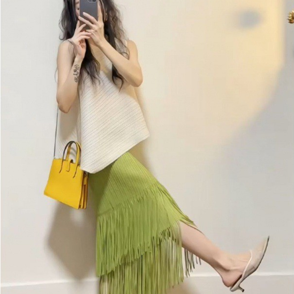 Women's Issey Miyake-style set with a high-end feel, featuring a pleated top and fringed skirt