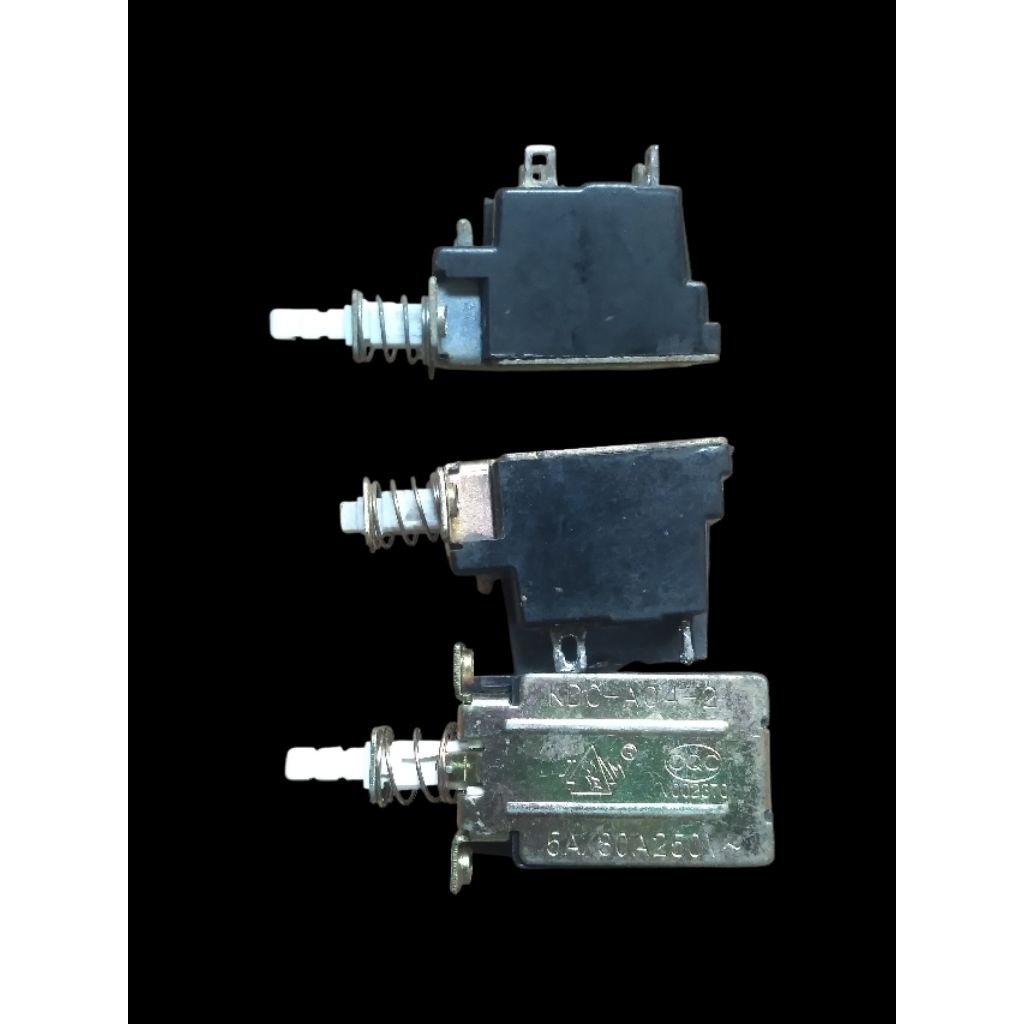 Saklar Daya Tekan (push switch)