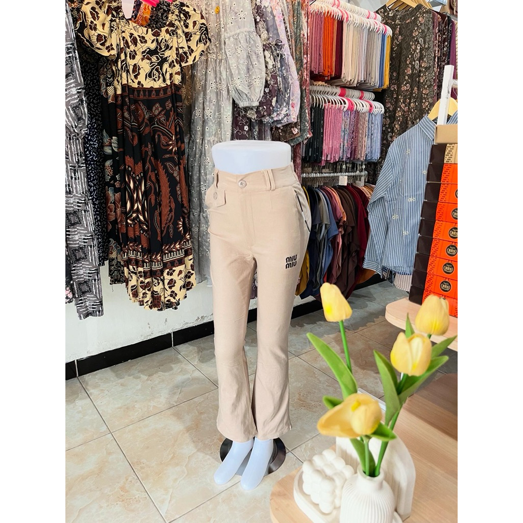 Celana Cutbray Premium/ Celana Wanita Kekinian/ Celana Cutbray Kain/ Celana Import