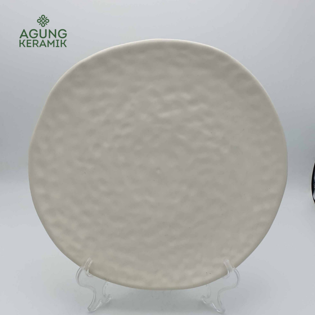 Piring Agung Keramik Putih Motif Unik