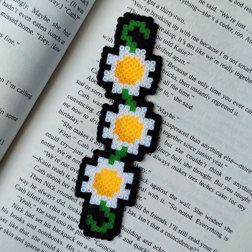 byfateem - Flower Bookmark Perler Beads/Pembatas Buku Bunga Pixel Art Estetik/Bookmark Handmade