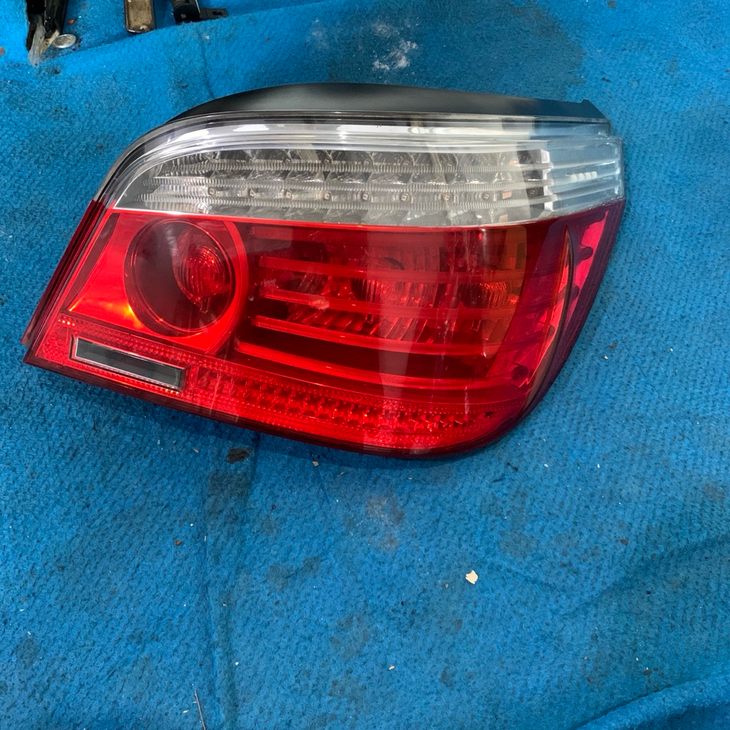stoplamp lampu belakang kanan HELLA original BMW E60 LCI 7177282