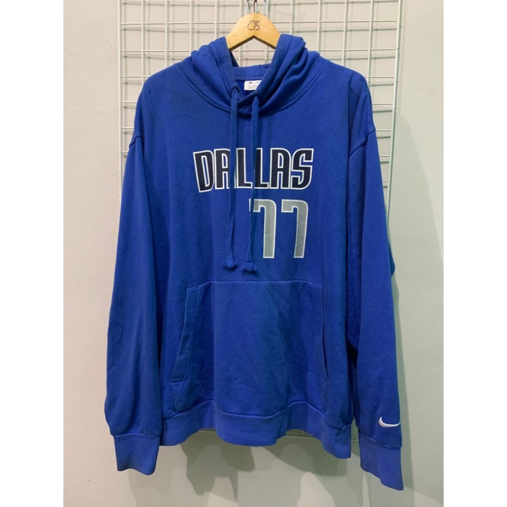 HOODIE NIKE Dallas MavericksDallas Mavericks Nike Name & Number - Luka Doncic