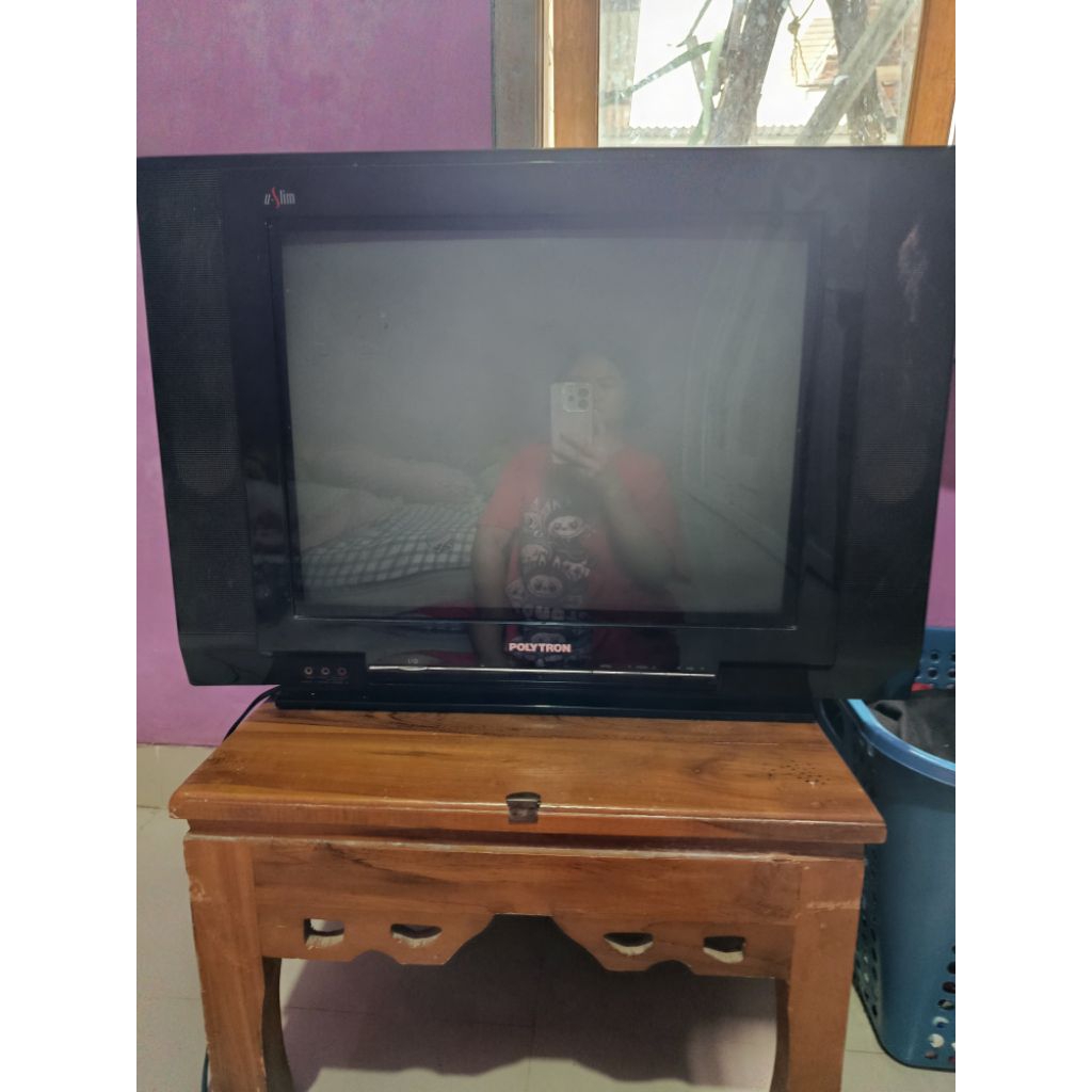tv bekas polytron hidup 21 inch ori blm pernah service
