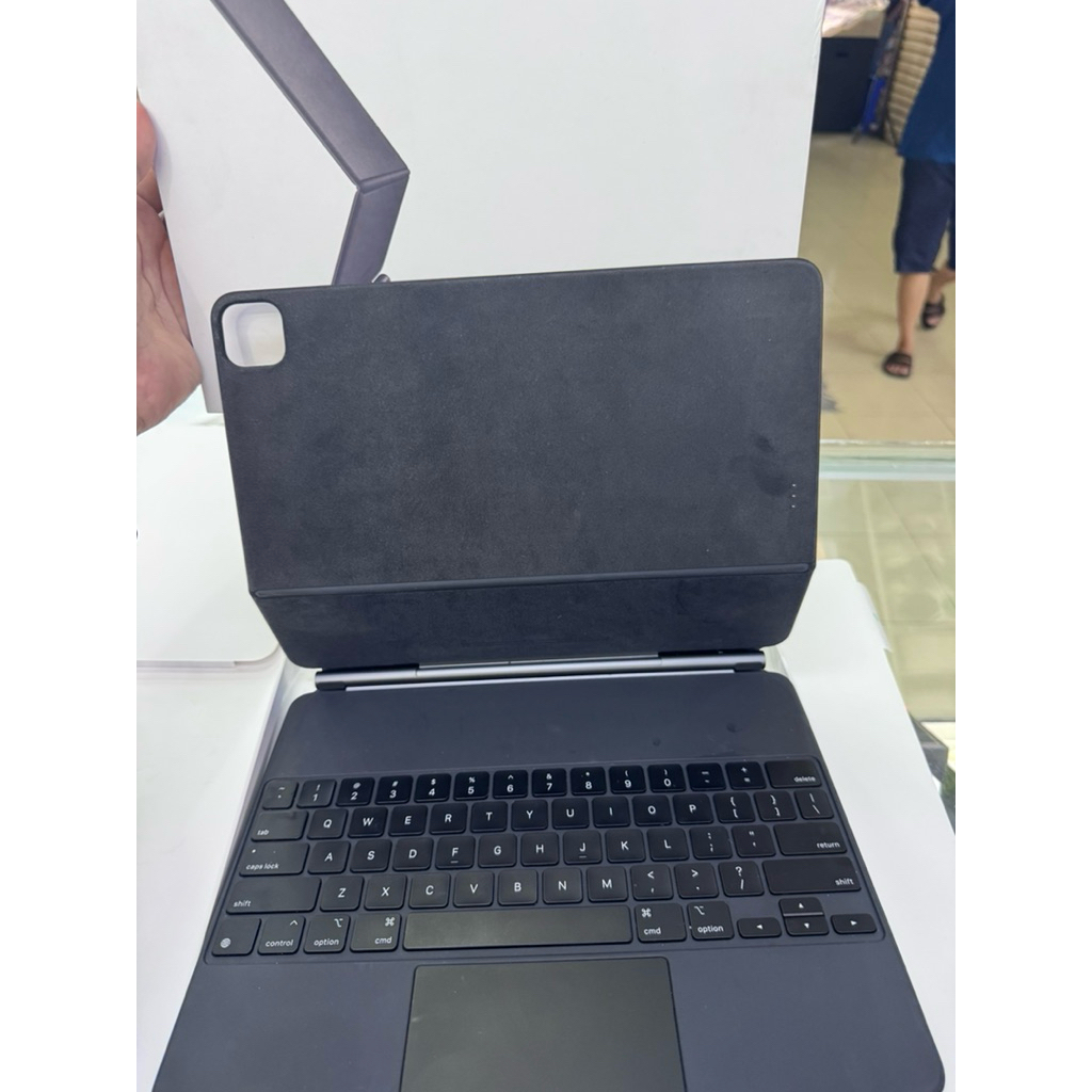 Apple Magic keyboard ipad Pro M4 13-inch original bekas seperti baru