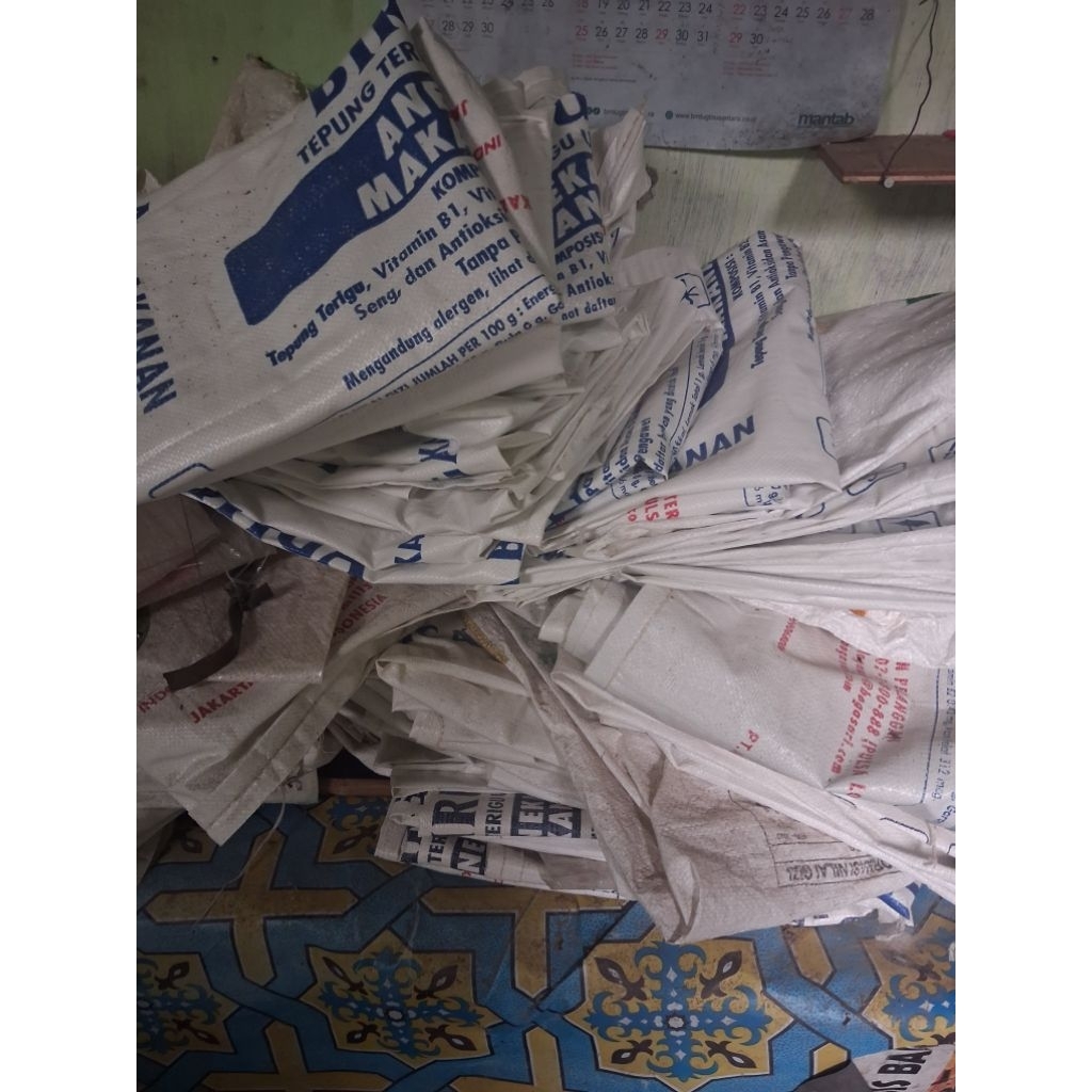 Karung Bekas Tepung Segitiga Biru 25 Kg