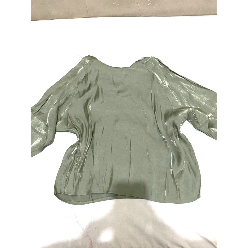 Blouse Shimmer Sage Uniqlo