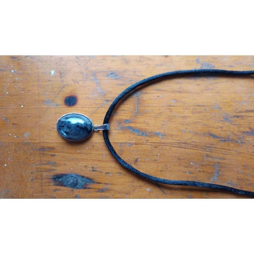 kalung liontin batu labradorite tali hitam adjustable