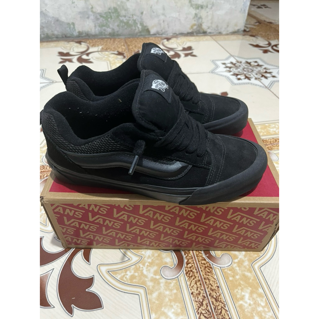 VANS KNU SCHOOL