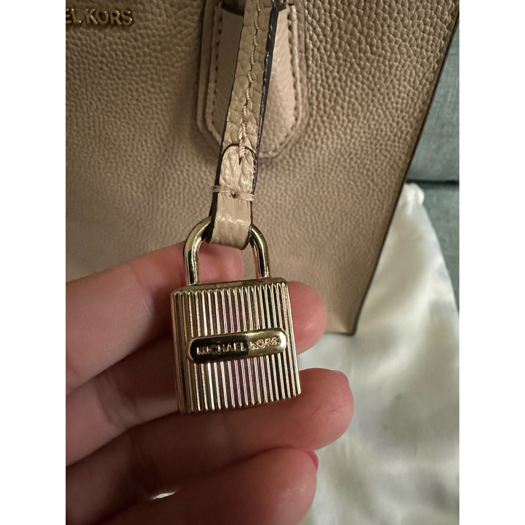 preloved mk mercer medium pebbled leather tote bag