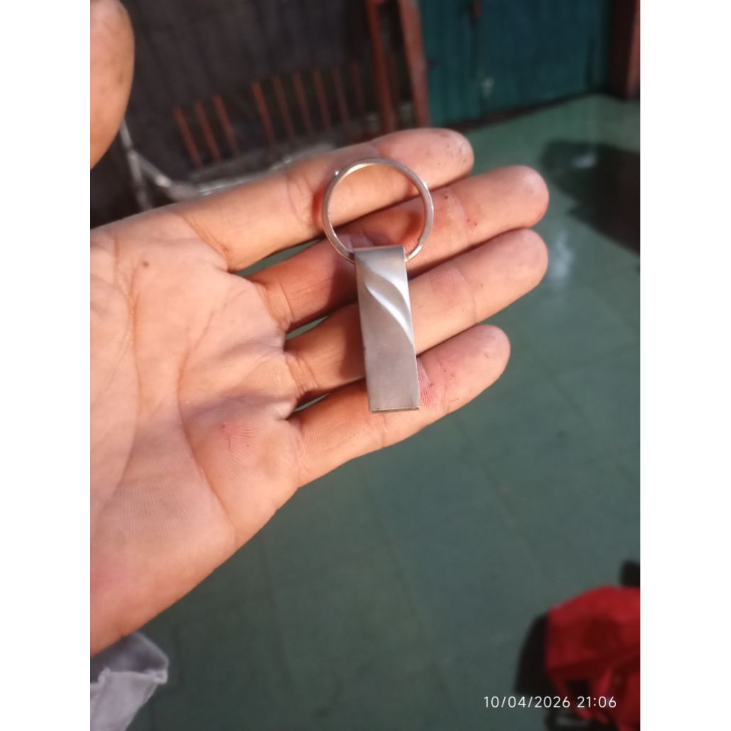 flash disk 2 TB kondisi sesuai foto