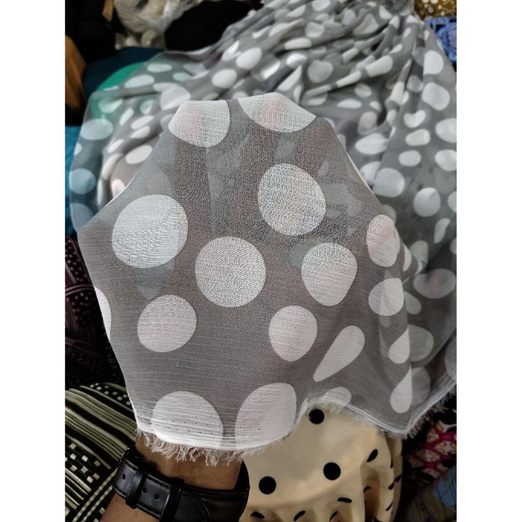 kain sifon yoriyu motif polkadot / kain sifon yoriyu / kain sifon yoriyu terlaris