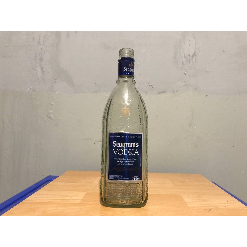 Botol minuman kosong pajangan seagrams vodka