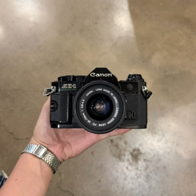 Canon AE-1 Program Black & Lensa Canon New FD zoom  35-70mm 1:3.5-4.5