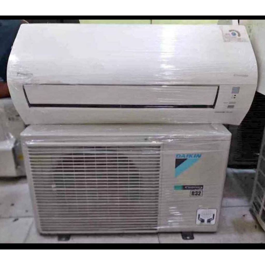 ac split second Daikin inverter 1/2pk Thailand