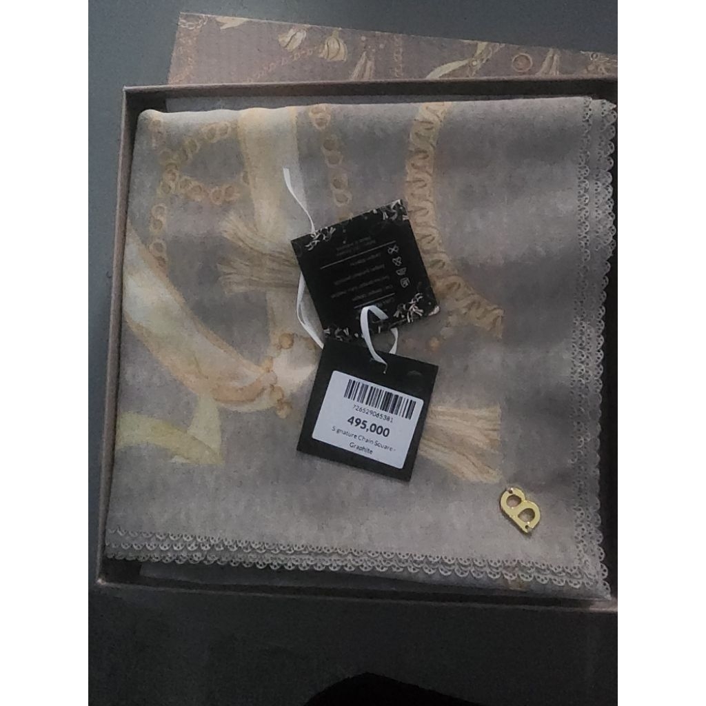 buttonscarves chain square