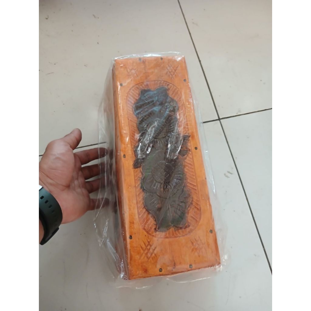 tepak sirih ukir Melayu cantik dan balut corak emas