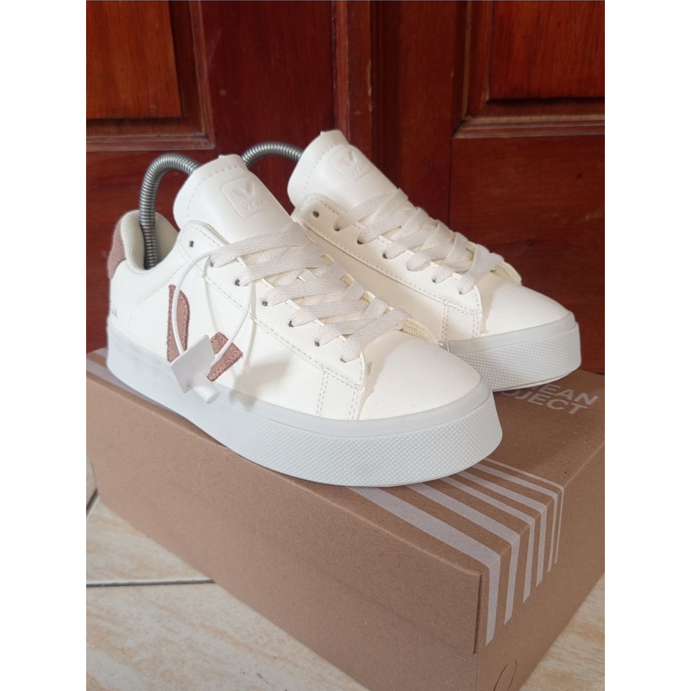 Sepatu VEJA Women
