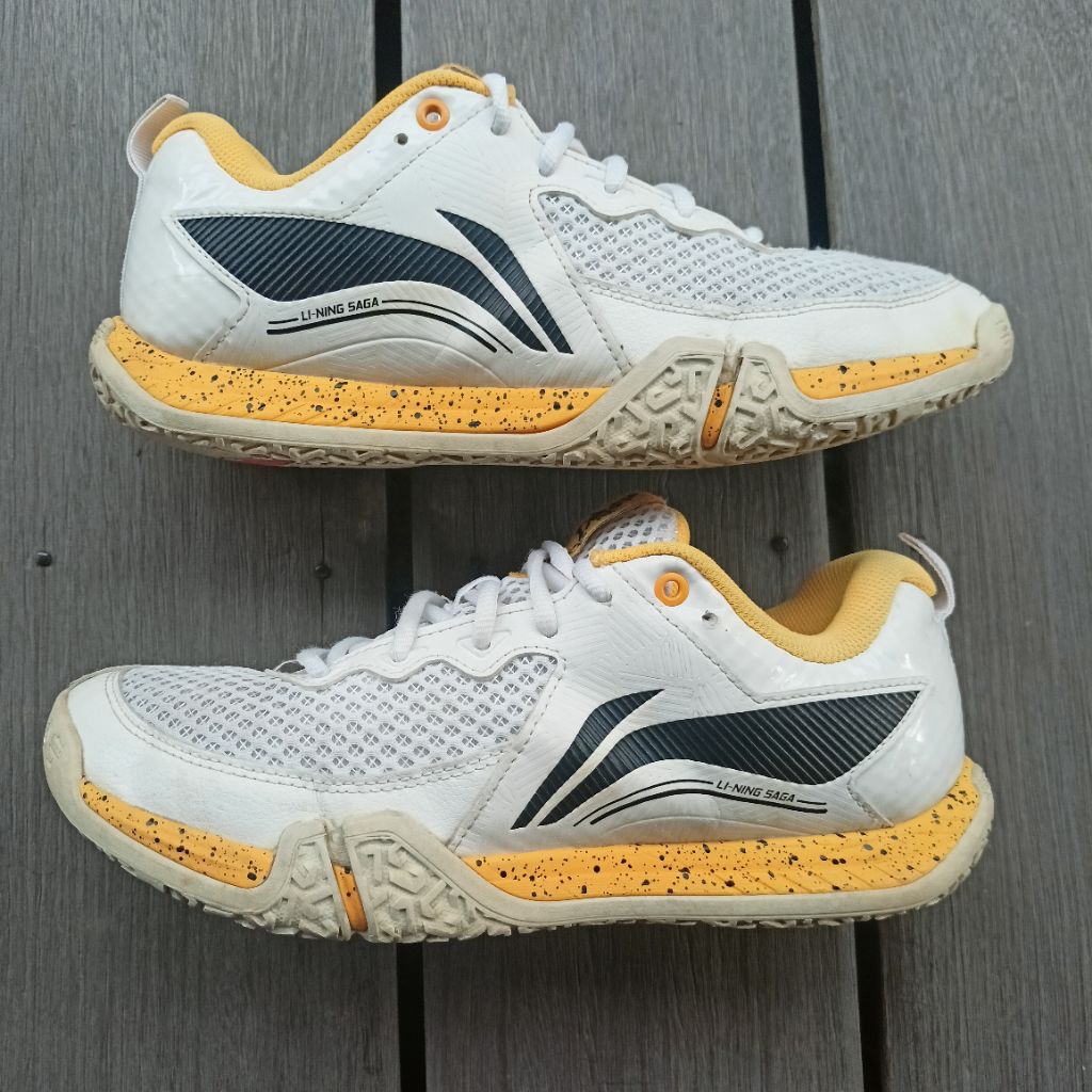 sepatu badminton Lining saga (second)