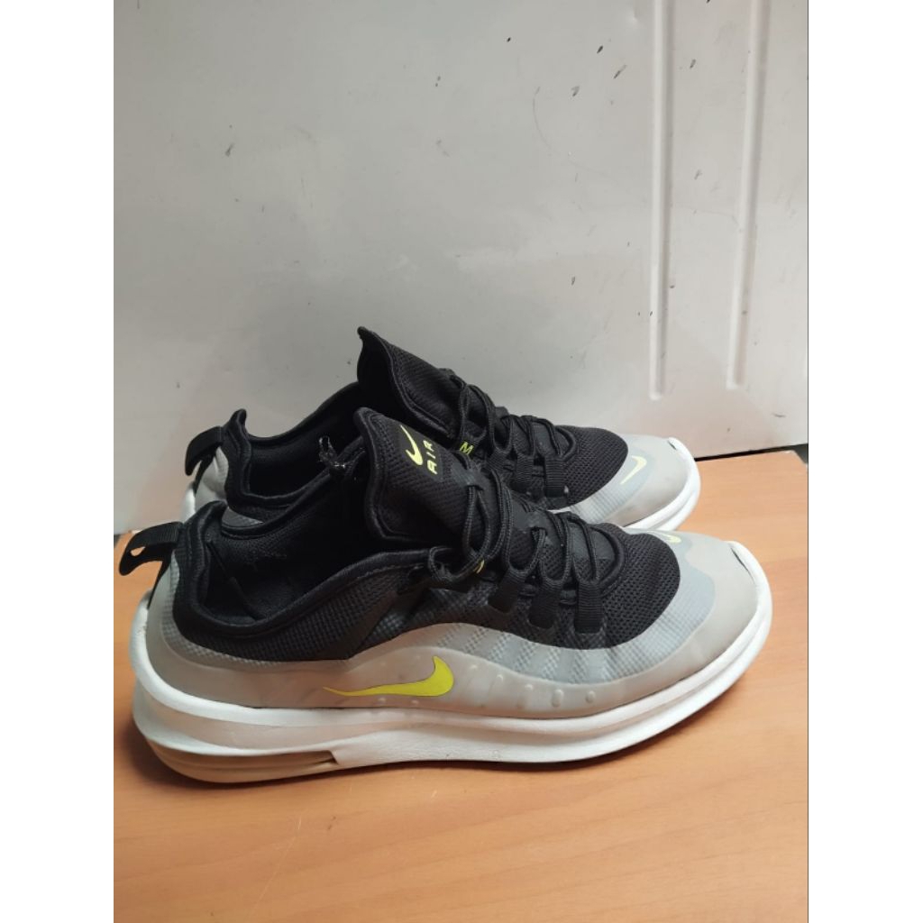 SEPATU RUNNING SNEAKERS CASUAL NIKE AIRMAX AXIS SIZE 42,5 BEKAS PRELOVED