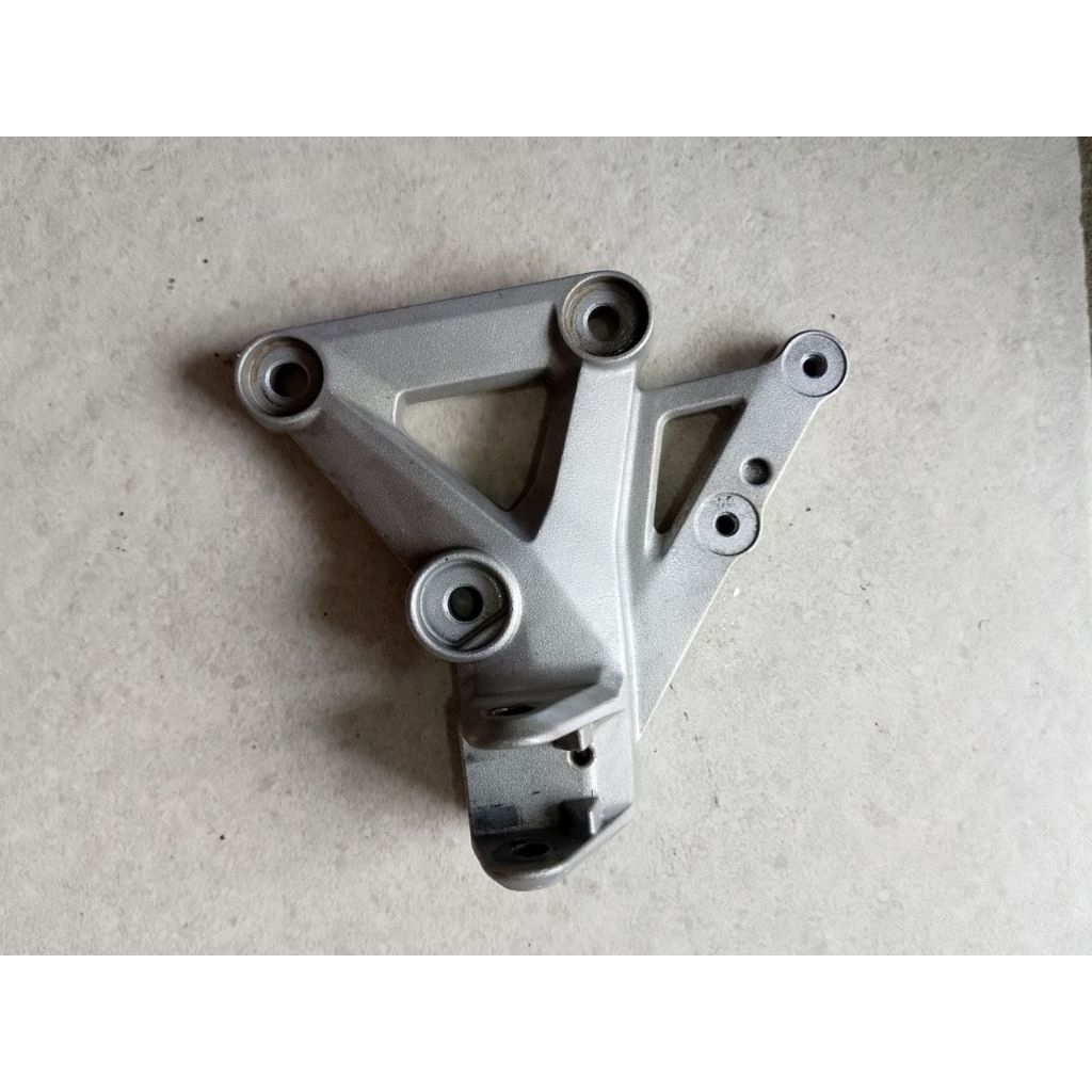 Dudukan Step Depan CBR 250RR - Holder Main Step CBR 250RR Original