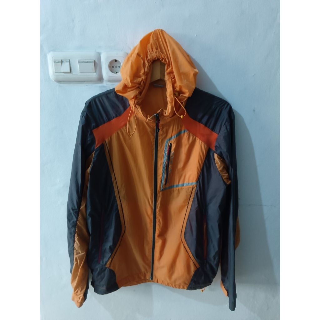 Jaket Windbreaker Outdoor MzMarzo Original Preloved