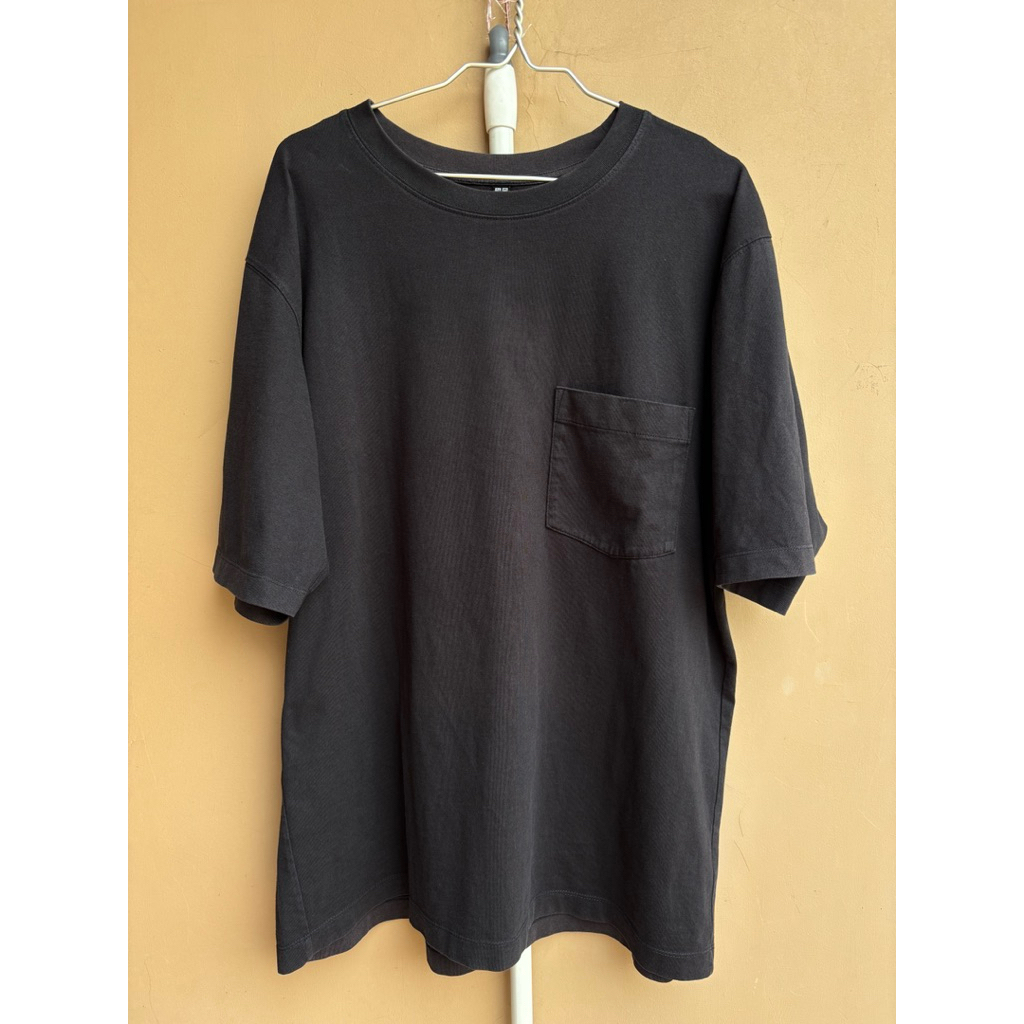 Kaos Uniqlo Oversized - XL