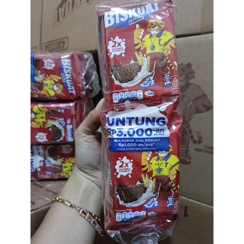 biskuat coklat 1 dus isi 10 pack x 20 renceng ( 200 pcs x 15,2 gram)