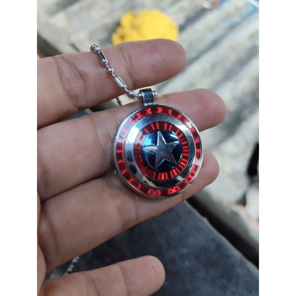 kalung capten Amerika mci original Second tanpa box mulussss bngt baru 5 BLN  pake