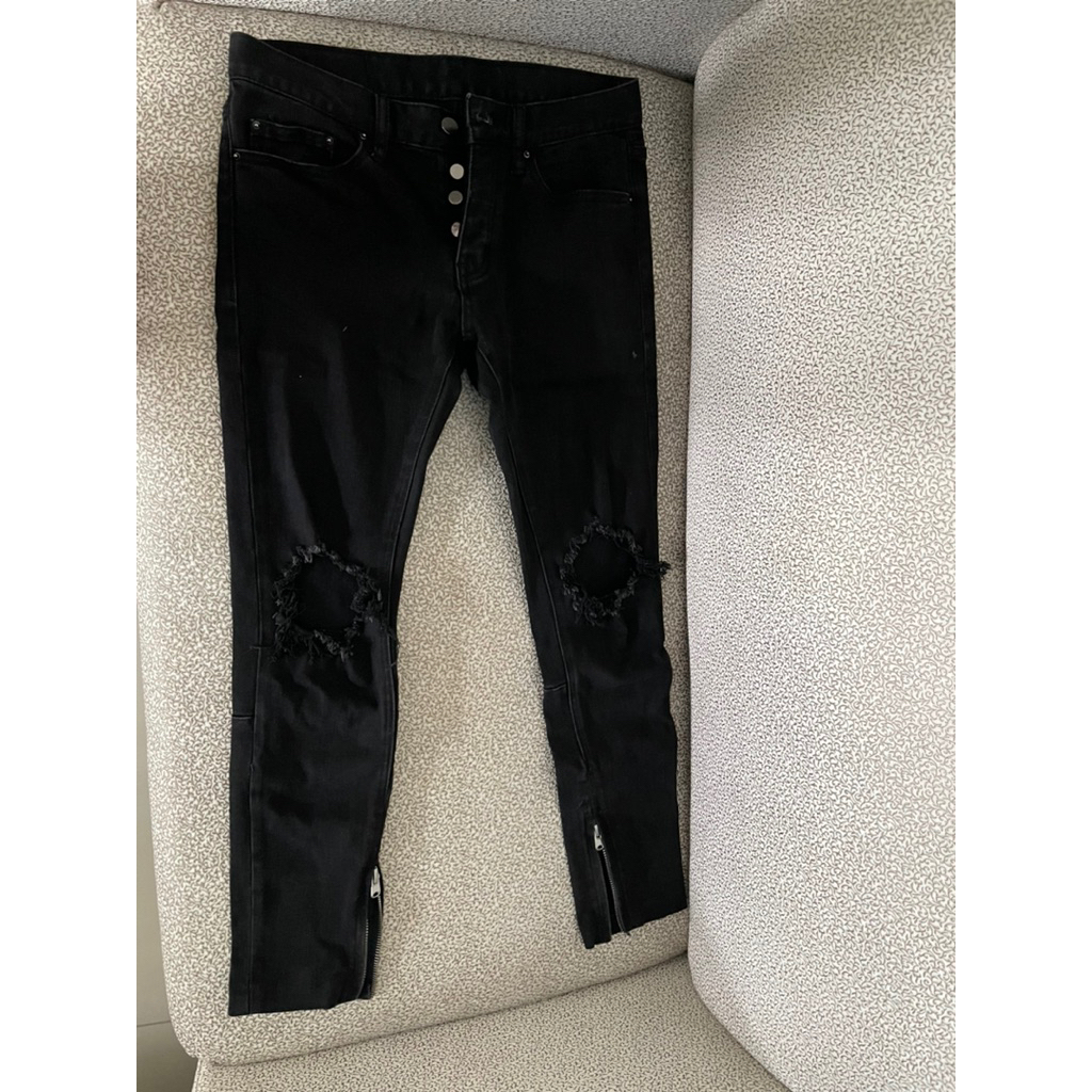 SALEEEEEE MNML RIPPED JEANS MAN SIZE 29