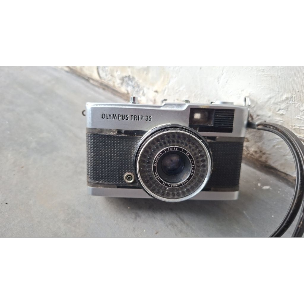Kamera analog OLYMPUS Trip 35 Kamera jadul Kamera lawas (for display)