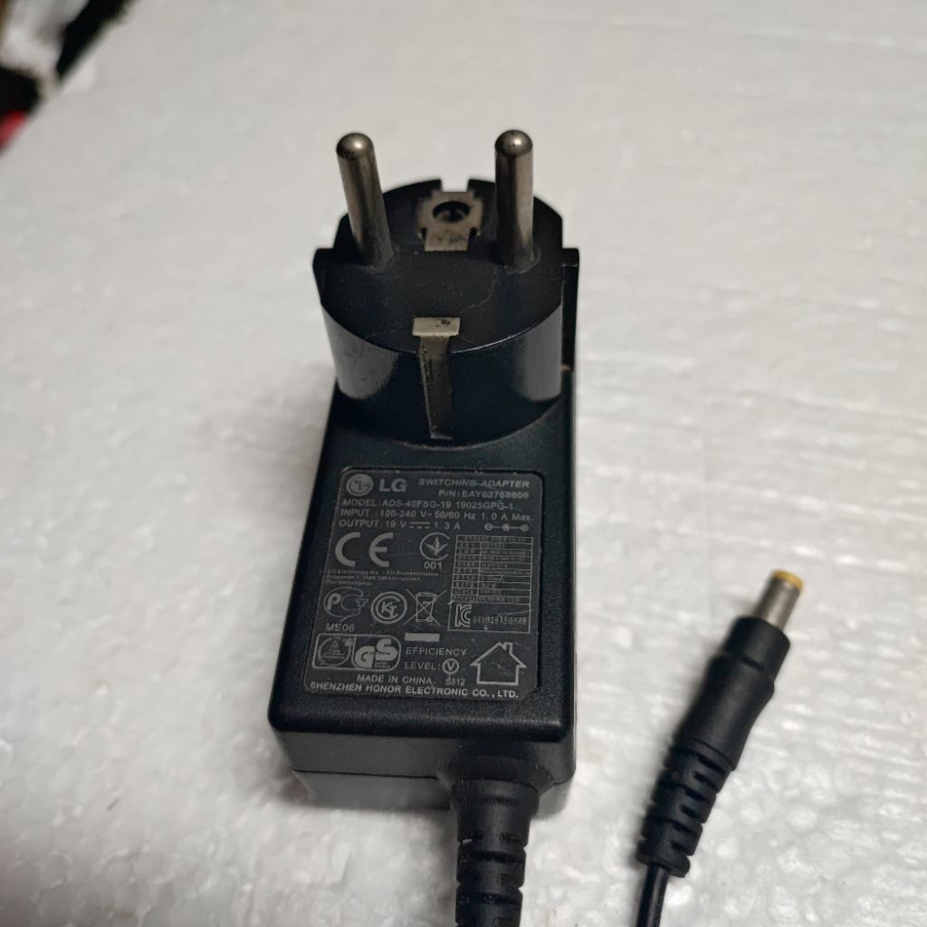 Adaptor LG  ADS-40FSG-19  19V 1,3A Jack standard diameter 5,5mm