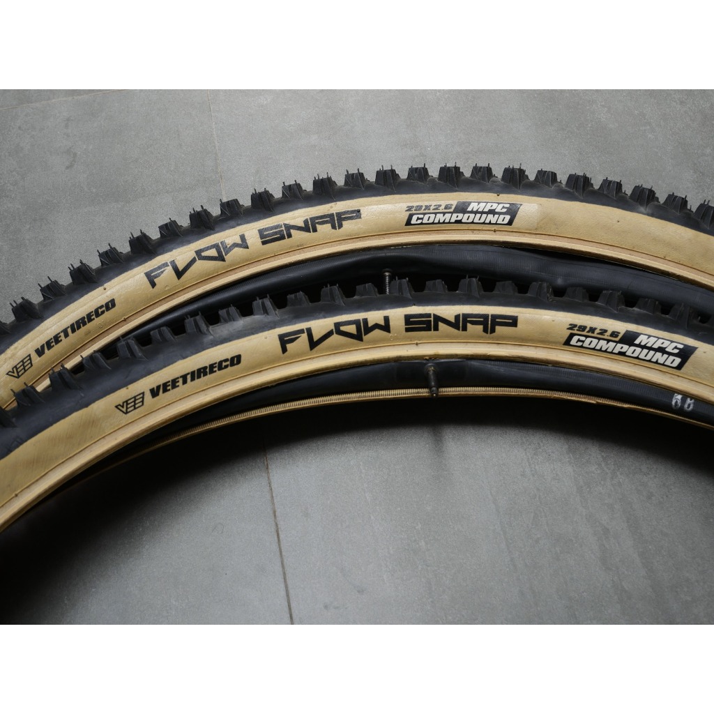 Sepasang ban luar dalam Vee tire Flow Snap 29 x 2.6 baru