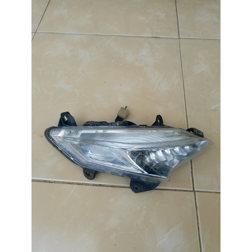 LAMPU SEIN SEN RITING DEPAN KANAN PLUS SOKET  HONDA SUPRA X 125 FI 2014 ORIGINAL SECOND