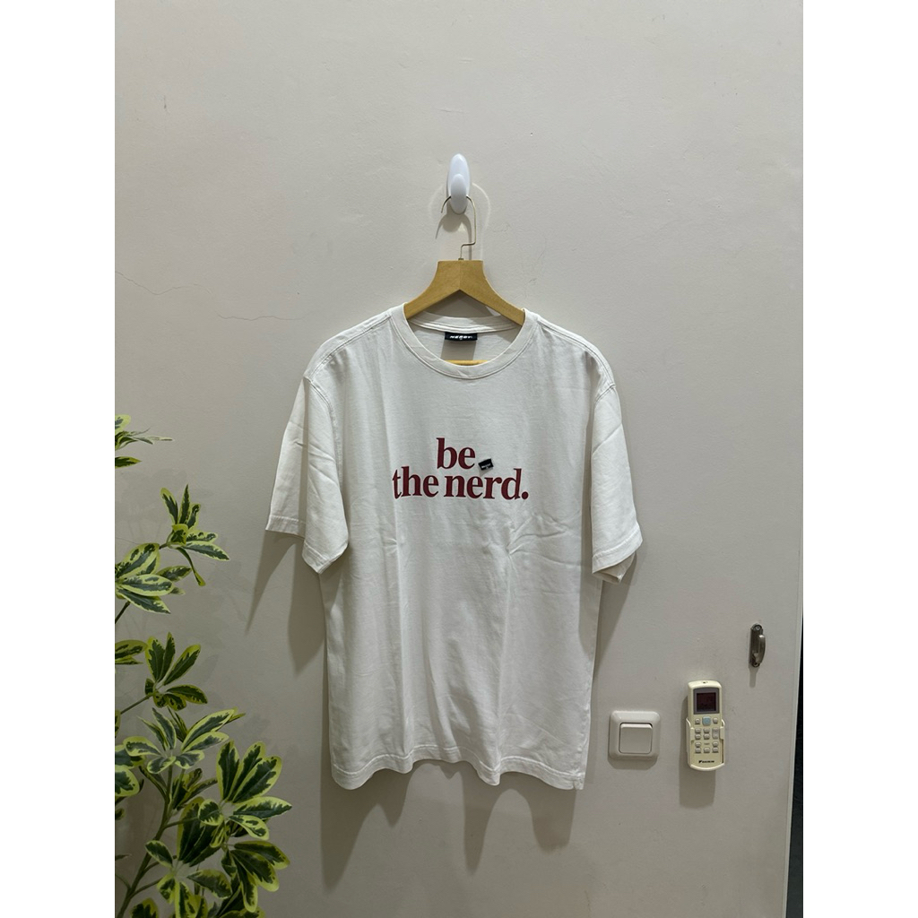 Kaos T-Shirt Nerdy Y2K Style Preloved
