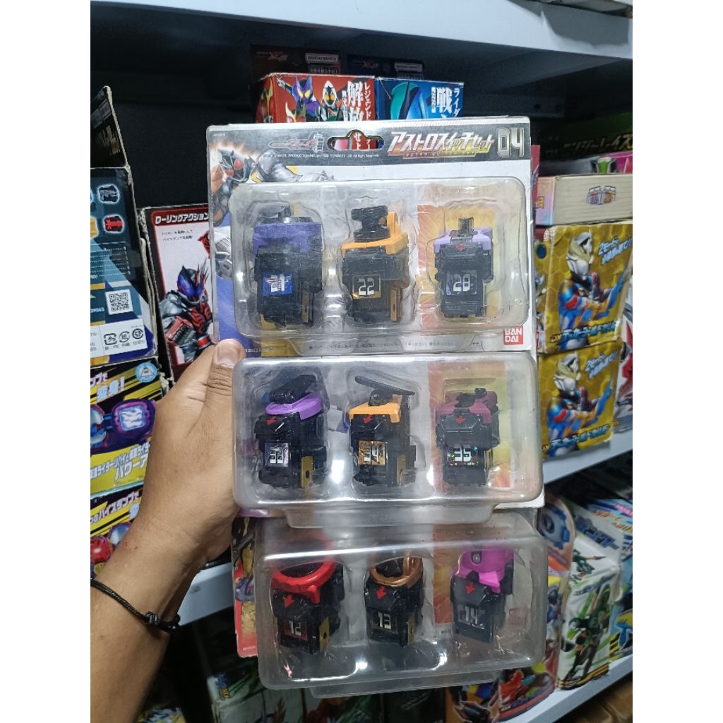 DX ASTRO SWITCH SET KAMEN RIDER FOURZE
