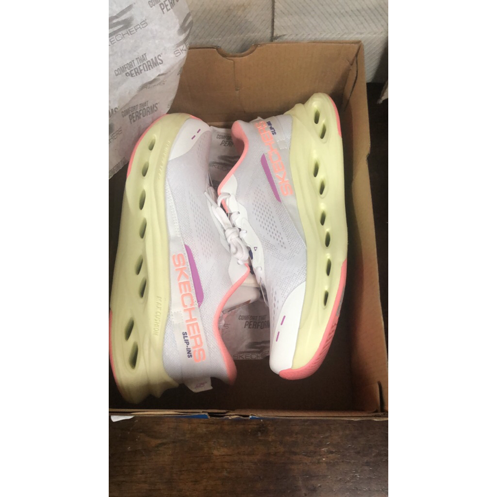SKECHERS slip in RUNNING