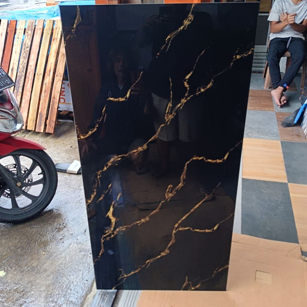 Granit Lantai 60x120 hitam motif gold lilinois black