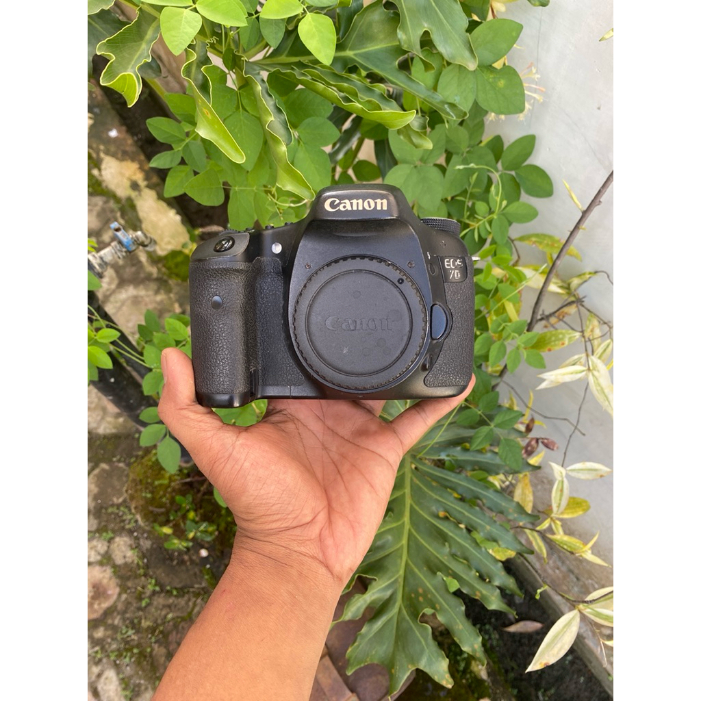 CANON 7D BODY ONLY