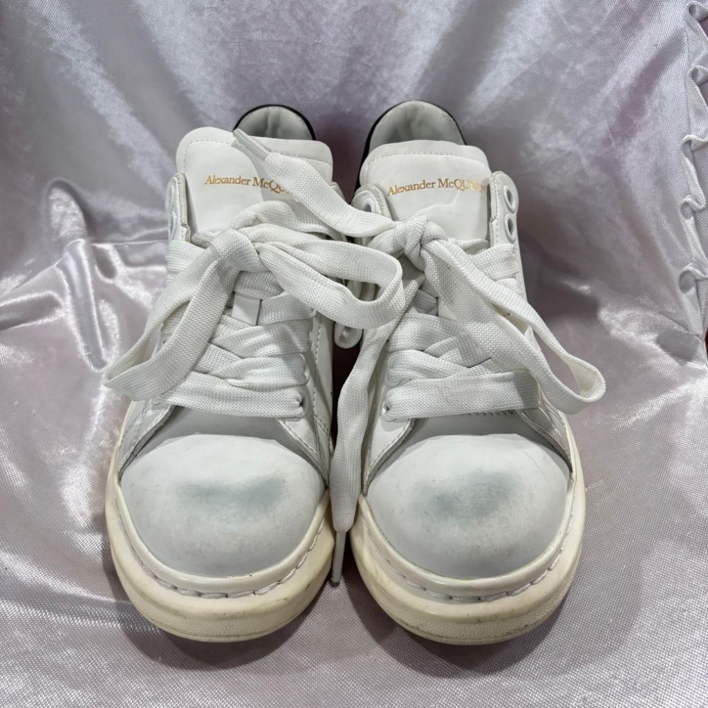 Sepatu Alexander MCQ