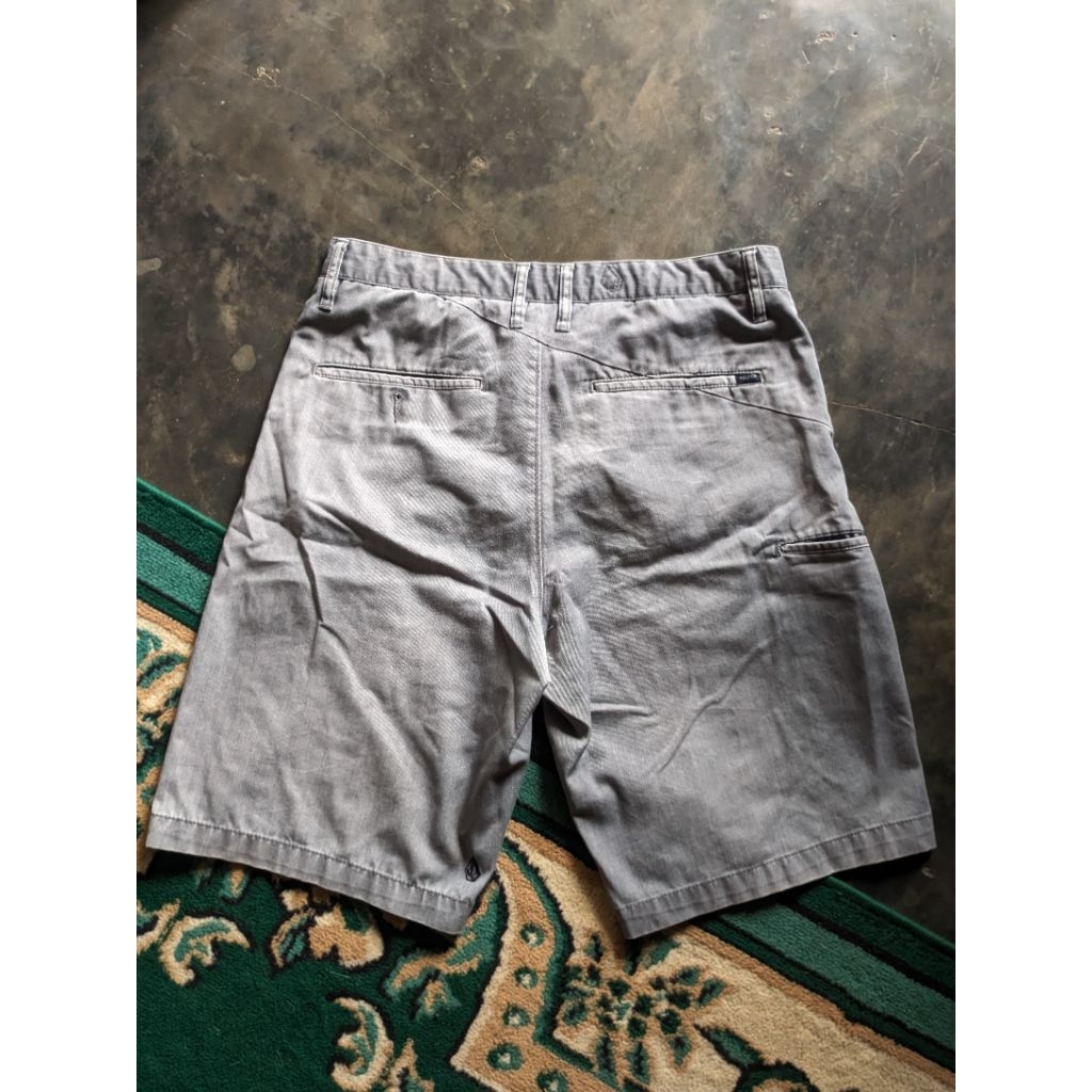volcom corpo class grey short pants