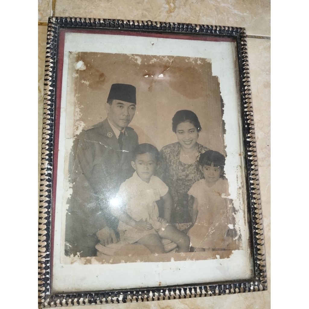 Poster Lawas keluarga Ir Soekarno original lawas dengan bingkai antik