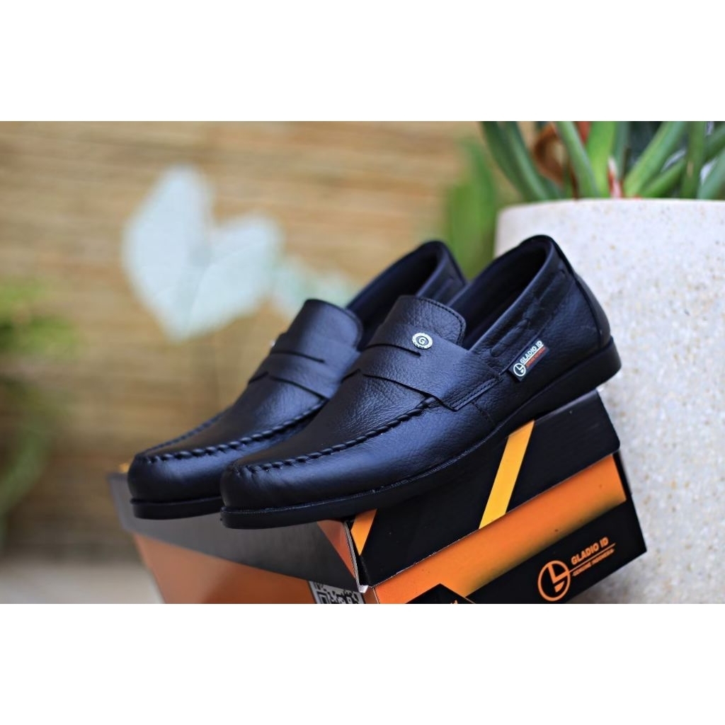 Sepatu Kasual Slip On Pria Kulit Sapi