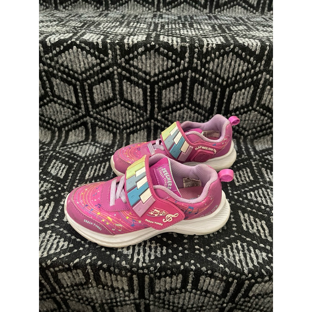 PRELOVED SEPATU ANAK PEREMPUAN SKECHERS