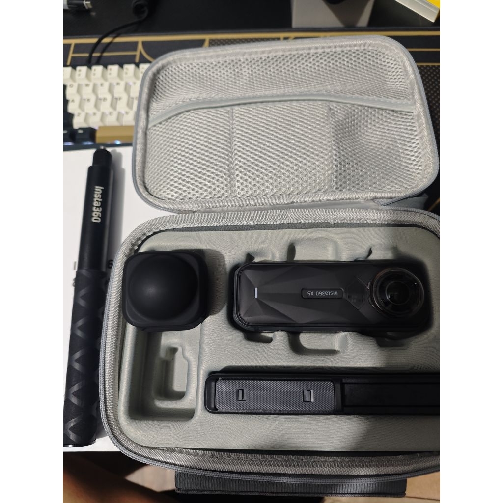 Insta360 x5 Essential Bundle